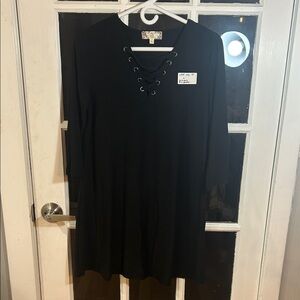 W85       BlackLace-Up V-Neck Women's Dress